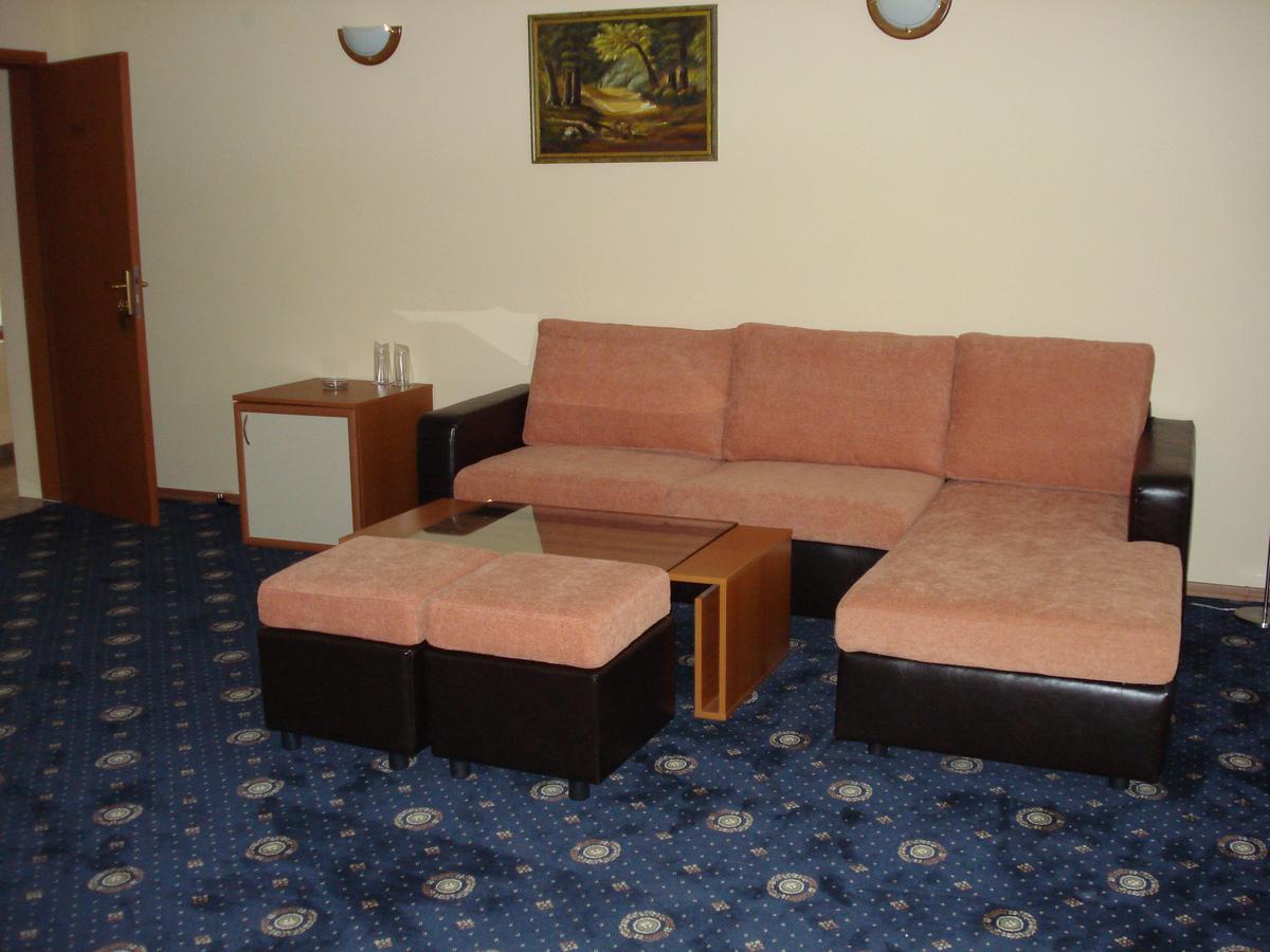 Kovanlika Hotel Razgrad Exterior foto