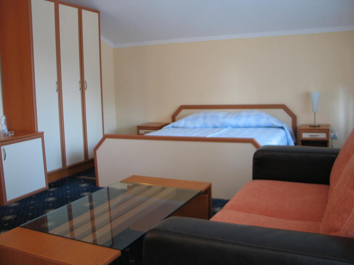 Kovanlika Hotel Razgrad Exterior foto